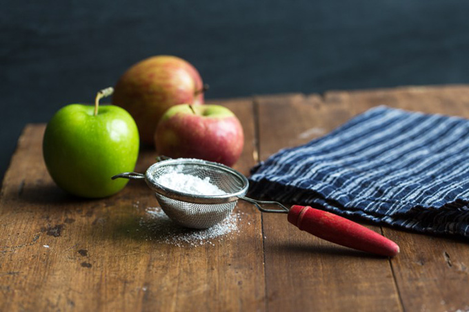 Apples and Powdered Sugar
