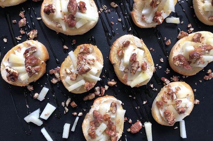 5 Ingredient Crostini Apple + Brie Crostini 