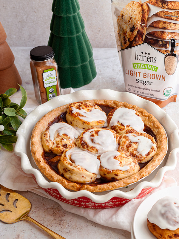 Cinnamon Roll Apple Pie