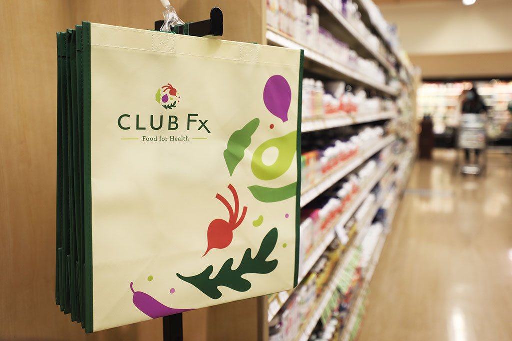 Heinen's Club Fx Bag Hanging on Heinen's Wellness Aisle