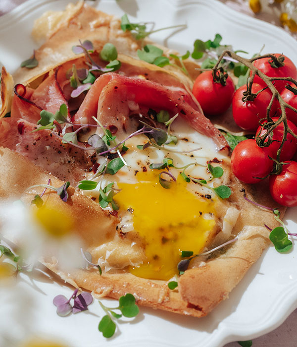 Baked Ham and Egg Crepes