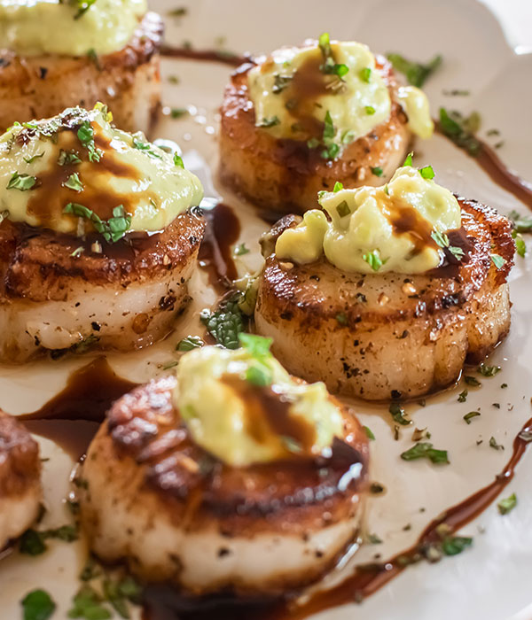 Seared Scallops with Avocado Sauce
