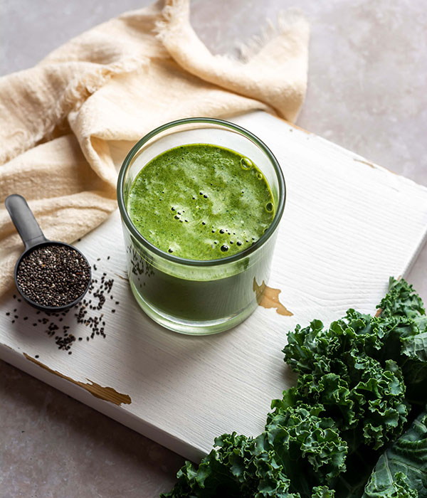 Clean Green Smoothie with chia seeds and kale