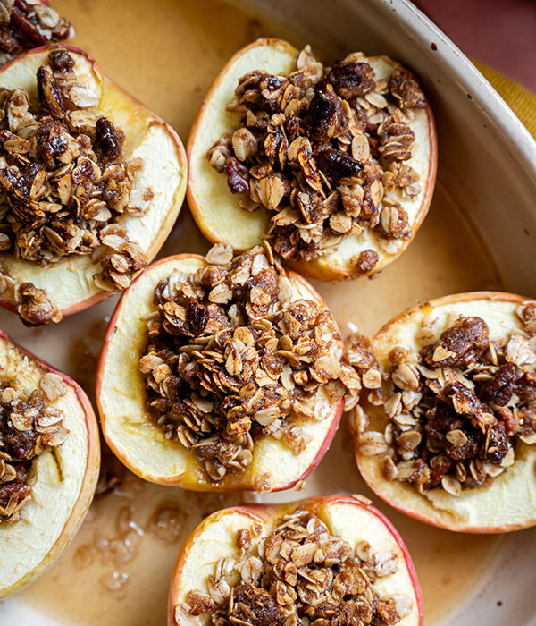 Baked Apples with Oatmeal Filling in a pan